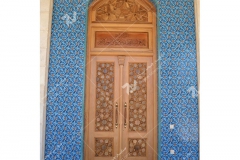 درب چوبی با هنر گره چینی سنتی مسجد حضرت فاطمه(س)- نخجوان - جمهوری آذربایجان