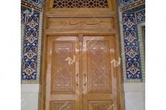 (1) درب چوبی گره چینی توپر و سردرب مشبک چوبی مسجد بیت الرضا (ع) مقابل باب الجواد - مشهد مقدس