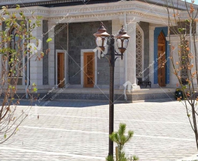درب سنتی چوبی- طرح شمسه هشت گره چینی- مسجد حضرت فاطمه (جمهوری آذربایجان)