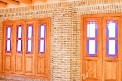 درب و پنجره سنتی چوبی ارسی شیشه رنگی گره چینی دستساز پروژه طرقبه خراسان