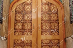 (3) درب سنتی چوبی گره چینی شمسه هشت مسجد ایزدی – خیابان امام رضا - مشهد مقدس