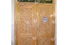 (1) درب چوبی سنتی گره چینی مسجد وحسینیه امام رضا (ع) باهنر- مشهد مقدس