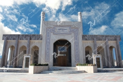 (9)درب ورودی چوبی و گره چینی مسجد وحسینیه شهدای دانشگاه آزاد نیشابور
