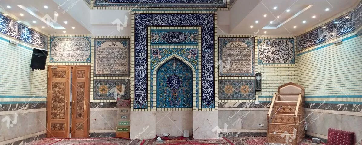 درب تمام چوب سنتی گره چینی و منبر چوبی ایرانی مسجد