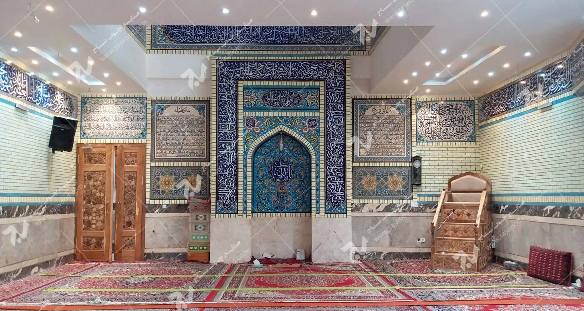 درب تمام چوب سنتی گره چینی و منبر چوبی ایرانی مسجد