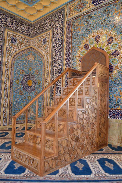 منبر چوبی مسجد گره چینی ۷ پله – کیهان کد ۱۰۱