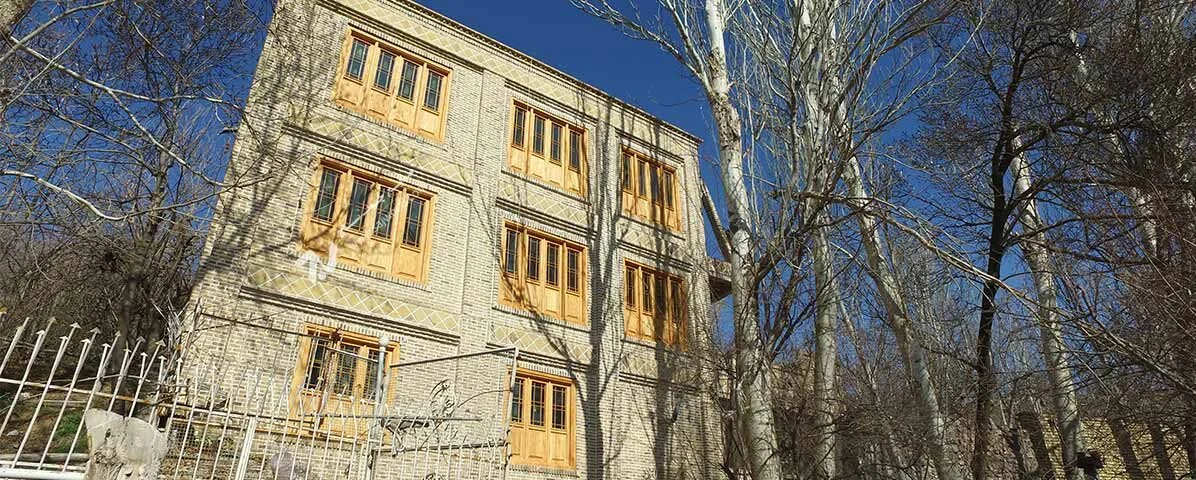 درب و پنجره سنتی چوبی شیشه رنگی ارسی گره چینی دستساز پروژه طرقبه خراسان