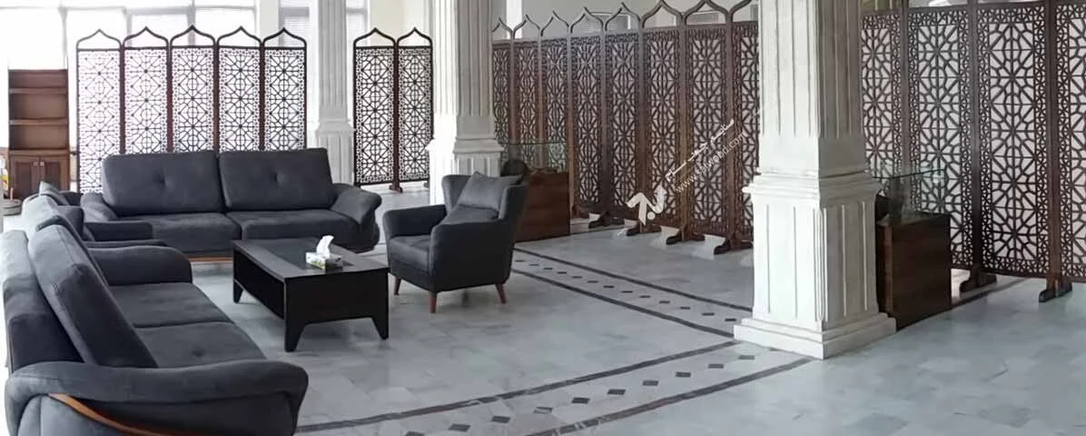 پارتیشن چوبی سنتی در دپارتمان جذب و سرمایه گذاری خارجی شهرداری شاندیز