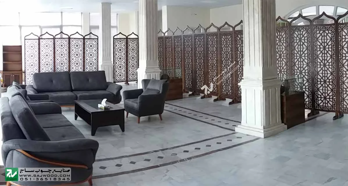 پارتیشن چوبی سنتی در دپارتمان جذب و سرمایه گذاری خارجی شهرداری شاندیز